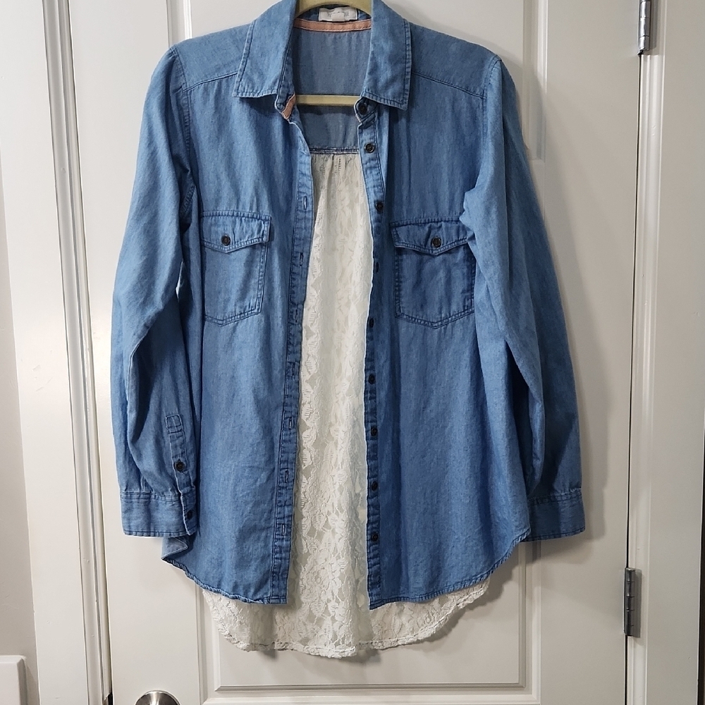 Taylor & Sage Light Denim with Lace Back Size Large